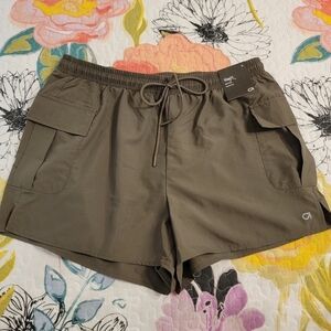 NWT Gap Fit Ladies 3" Cargo Trail Shorts